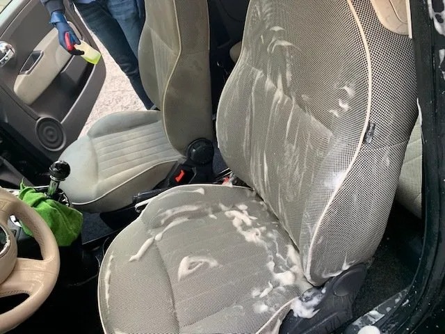 Lavaggio esterno auto con rulli Genova